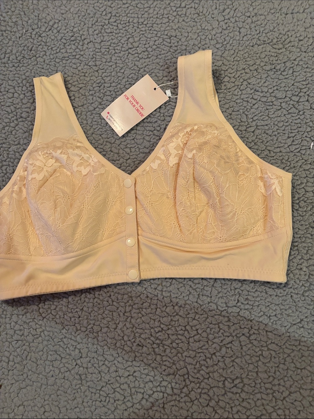 NWT Post Bra Front‑Closure Lace Soft Cup Bra in Cream